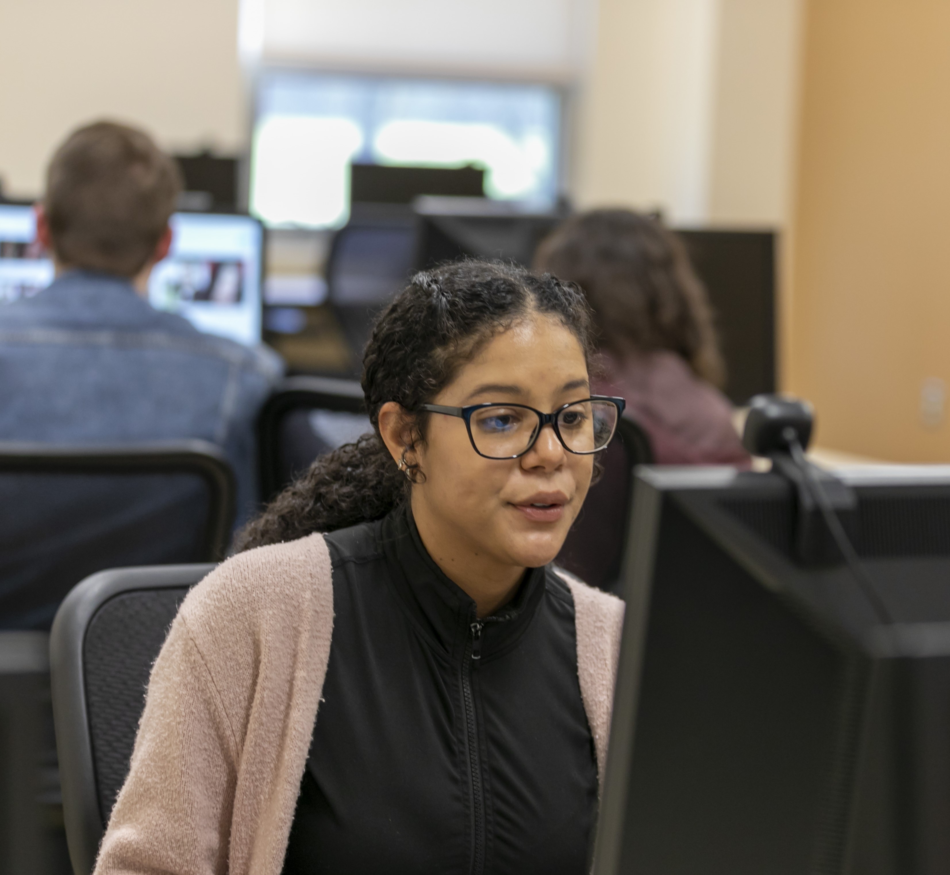 Student sitting in a computer lab